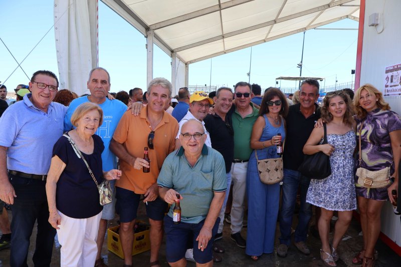 GALERIA DE FOTOS de l'estrene del BARET de les festes de DUANES: gran ambient, “botellins” a caixes i, a més… bous a la mar GALERIA DE FOTOS de l'estrene del BARET de les festes de DUANES: gran ambient, “botellins” a caixes i, a més… bous a la mar